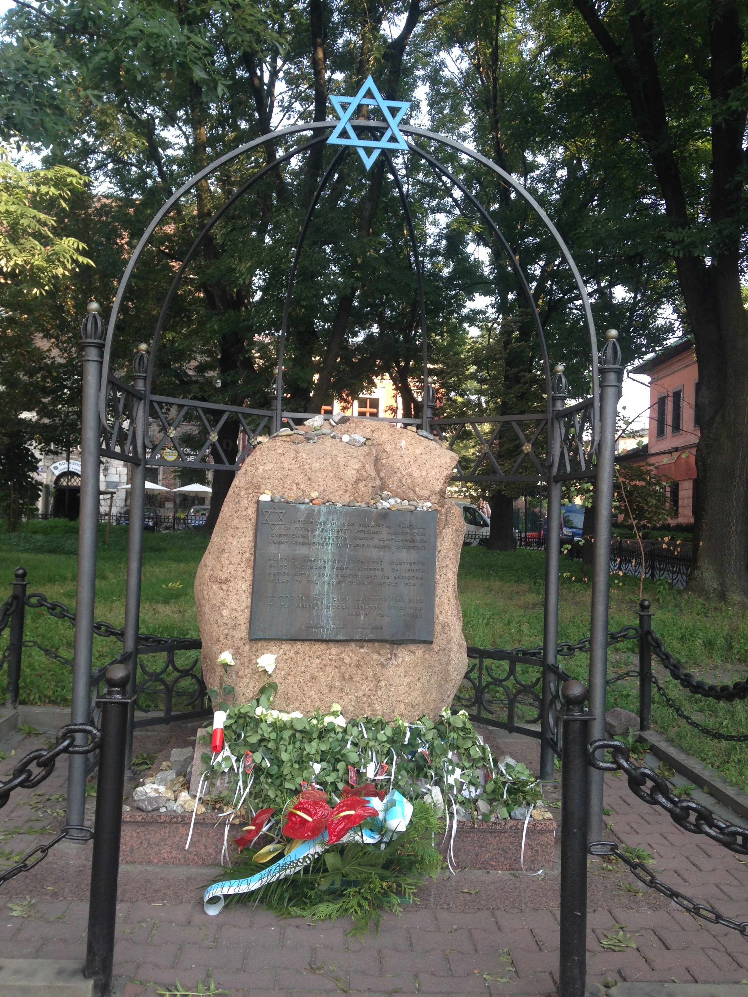 Jewish memorial on Ulica Szeroka.jpg