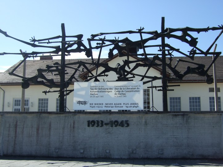 Monument_at_Roll_Call_Area_Dachau