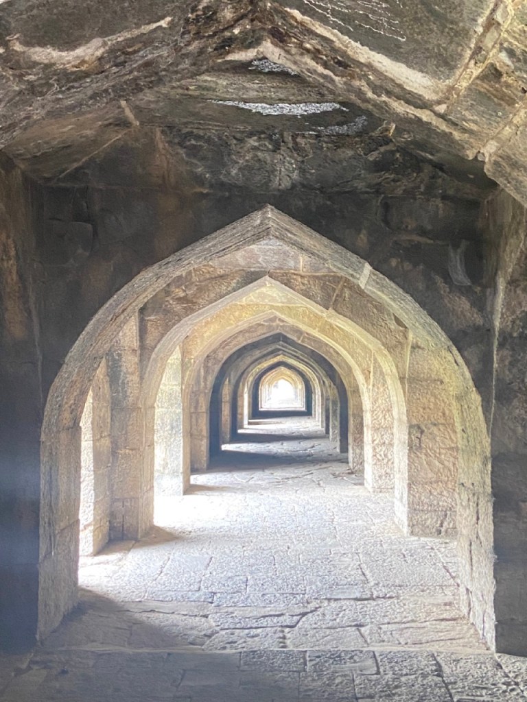 Concentric arches in Ibrahim Roza