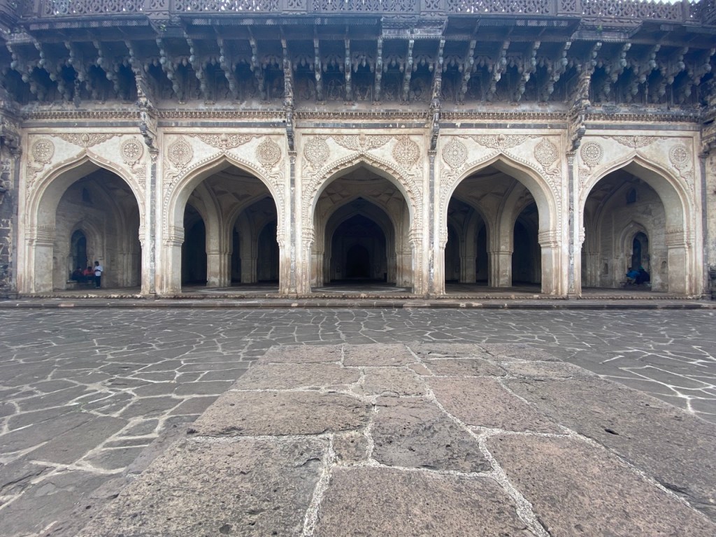 The mosque in Ibrahim Roza
