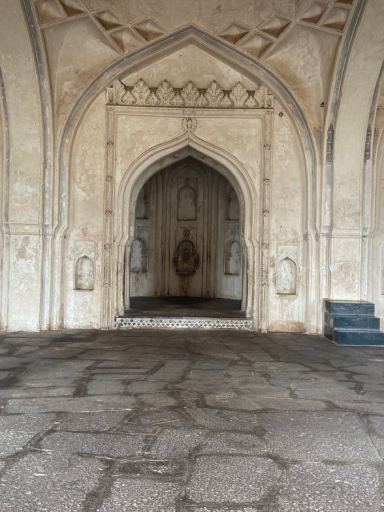 The mosque in Ibrahim Roza