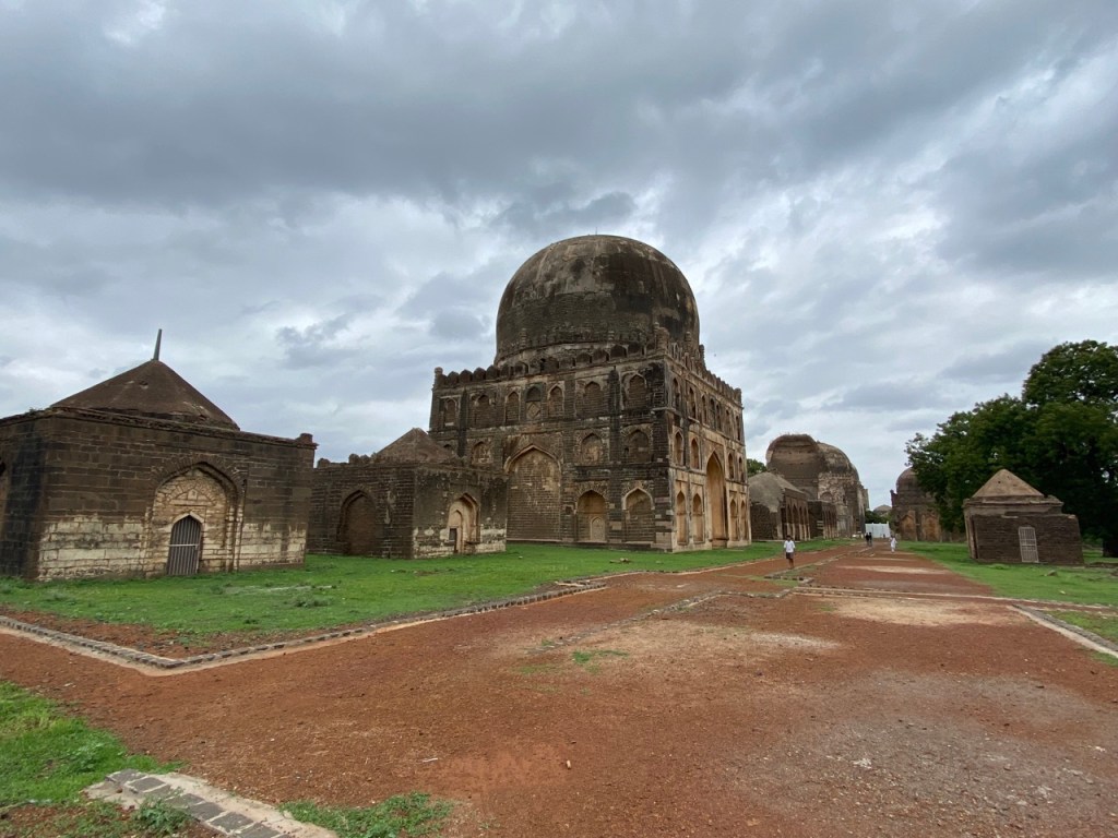 Bahamani Tombs