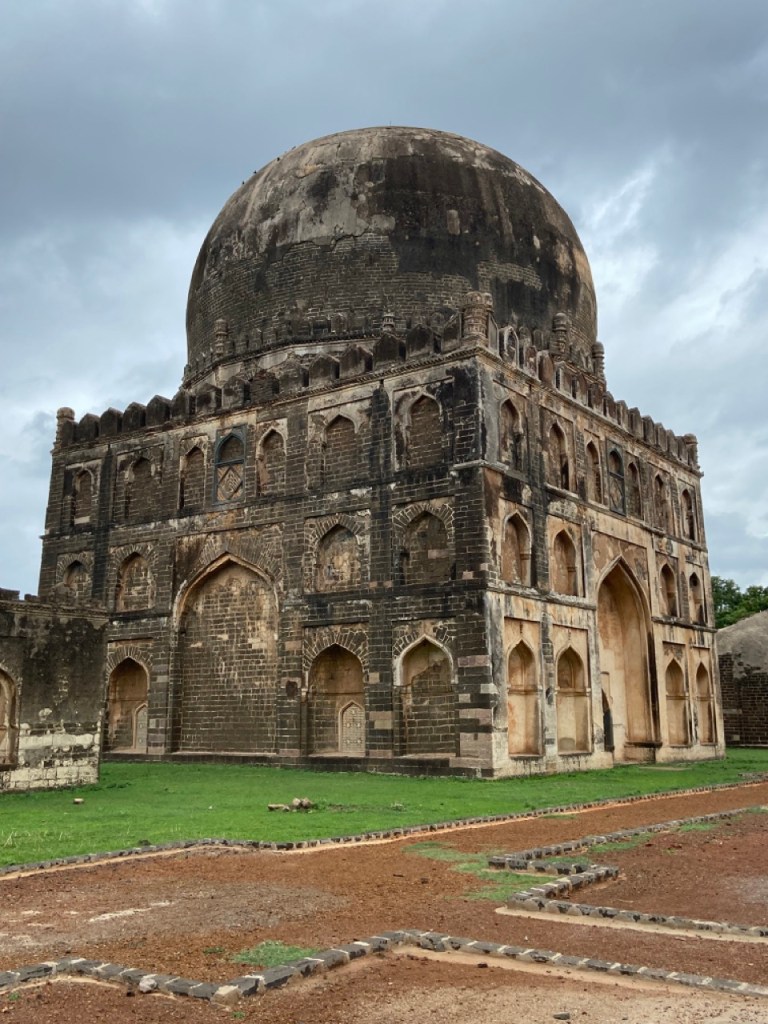 Bahamani Tombs