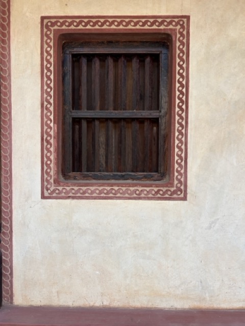 Kaavi Kale around a window